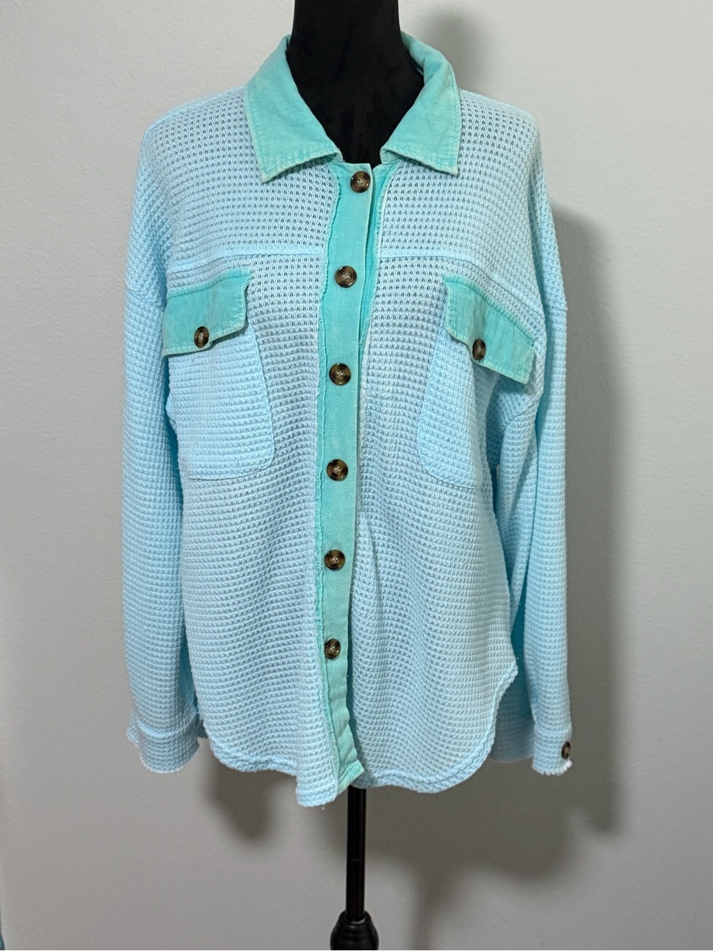 DAVI & DANI Waffle Knit Button Down Shirt - Medium - Picture 2 of 6
